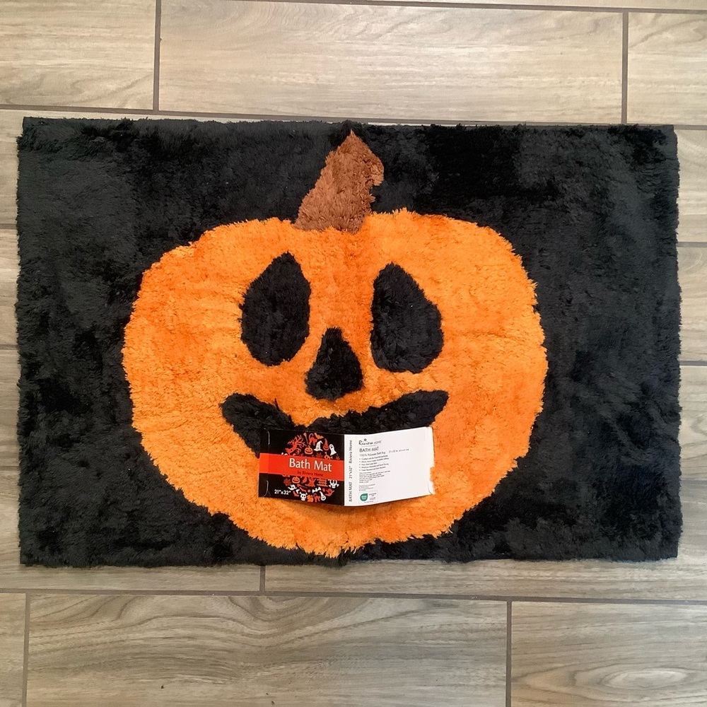 Riviera Home 21x32 Tufted Pumpkin Bath Mat
